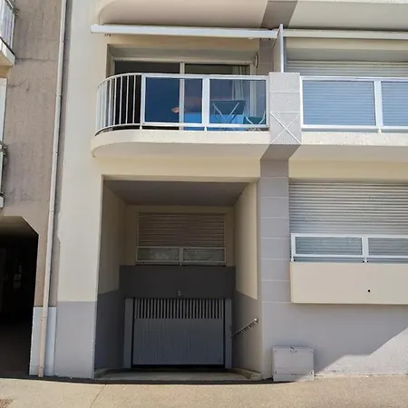 Spacious And Bright Nest Located Near The Sea *