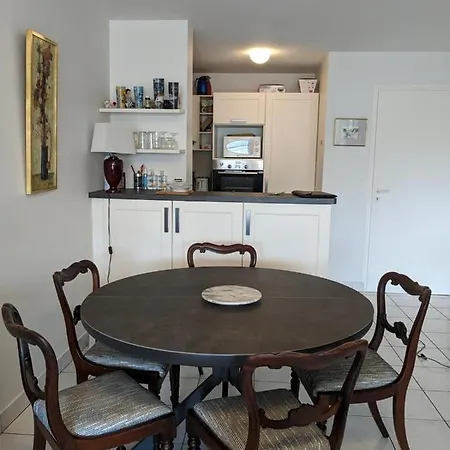 Spacious And Bright Nest Located Near The Sea *